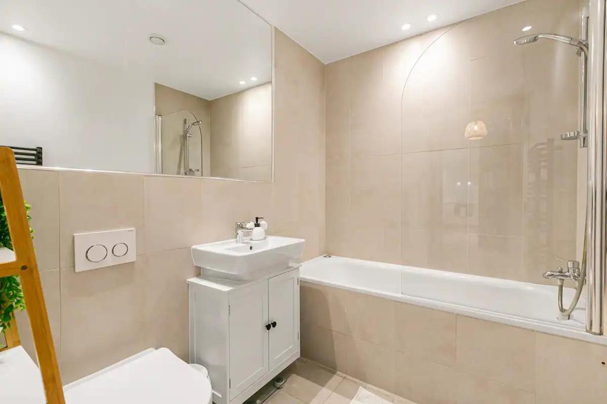 Appartamento Luxury Flat With View Battersea Pass The Keys Londra